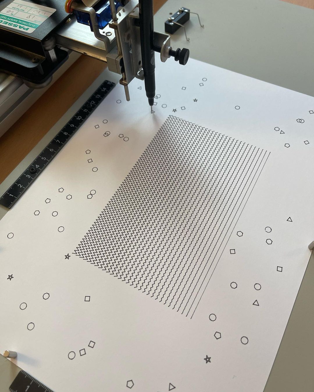 Stiftplotter für Vektorgrafiken
