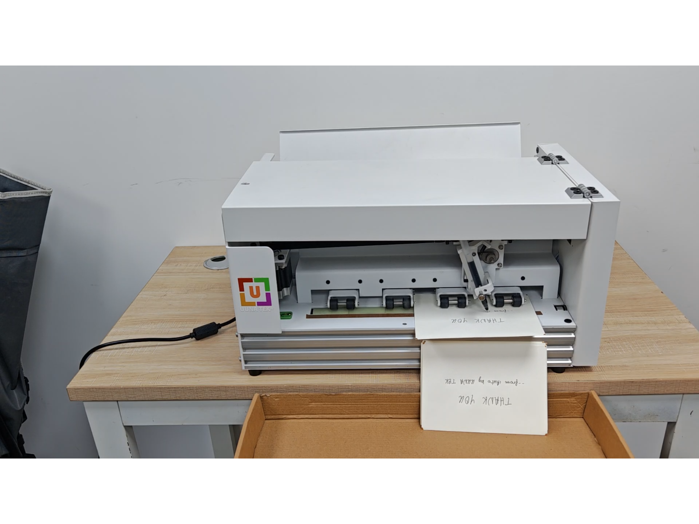 UUNA TEK® iAuto Plus - Handschriftgerät mit Einzug/Automatische Unterschriftenmaschine/Handschriftgerät für Briefe/Automatisches Schreibgerät, Schreiben Sie bis zu 210 Briefe, 80 Umschläge auf einmal