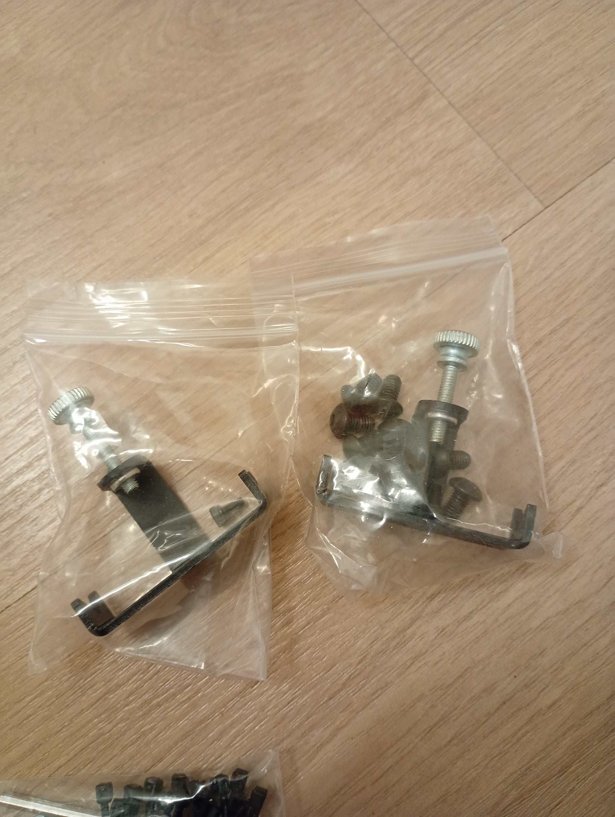 Universeller Stifthalter – Einstellbare vertikale und schräge Montagewinkel